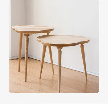Eiropas cietu koka kafijas galda kopā pelnu koka dzīvojamā istaba personības stūrī dažas vienkāršas dīvāna sānu tabulā